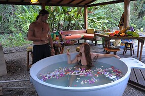 Tree House Beachfront Lodge