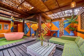 Tree House Beachfront Lodge