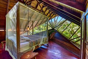 Tree House Beachfront Lodge
