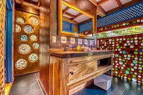 Tree House Beachfront Lodge