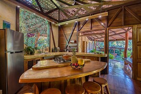 Tree House Beachfront Lodge