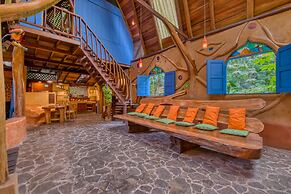 Tree House Beachfront Lodge