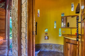 Tree House Beachfront Lodge