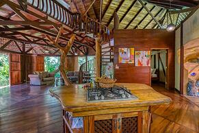 Tree House Beachfront Lodge