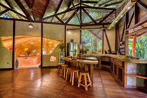 Tree House Beachfront Lodge