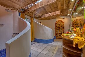 Tree House Beachfront Lodge