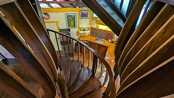 Tree House Beachfront Lodge