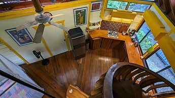 Tree House Beachfront Lodge