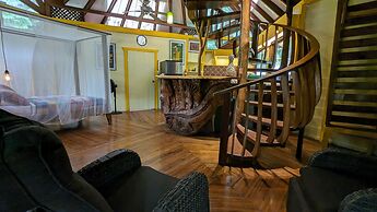 Tree House Beachfront Lodge