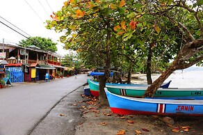 Tree House Beachfront Lodge