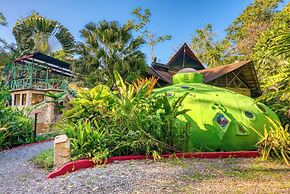 Tree House Beachfront Lodge