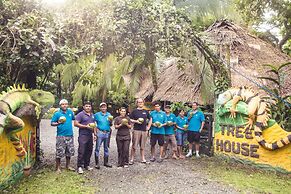 Tree House Beachfront Lodge