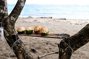 Tree House Beachfront Lodge