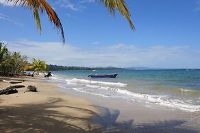 Tree House Beachfront Lodge