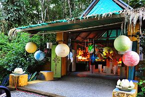 Tree House Beachfront Lodge