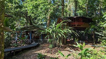 Tree House Beachfront Lodge