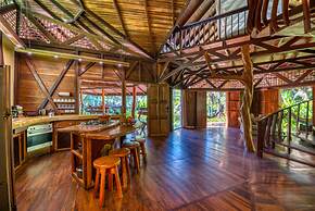 Tree House Beachfront Lodge