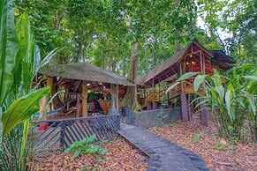 Tree House Beachfront Lodge