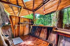 Tree House Beachfront Lodge