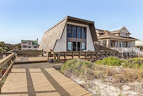 Roomy Chalet-Style Beachfront Condo with Private Beach Access by RedAw