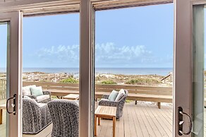 Roomy Chalet-Style Beachfront Condo with Private Beach Access by RedAw