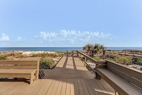 Roomy Chalet-Style Beachfront Condo with Private Beach Access by RedAw