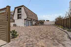 Roomy Chalet-Style Beachfront Condo with Private Beach Access by RedAw