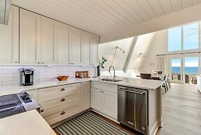 Roomy Chalet-Style Beachfront Condo with Private Beach Access by RedAw