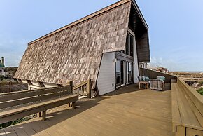Roomy Chalet-Style Beachfront Condo with Private Beach Access by RedAw