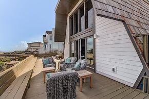 Roomy Chalet-Style Beachfront Condo with Private Beach Access by RedAw