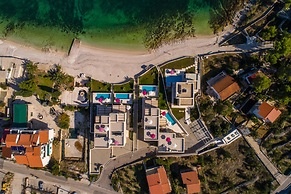 Acadia Beach Villas & Apartments, Slatine