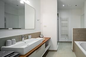 Acadia Beach Villas & Apartments, Slatine