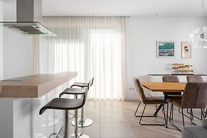 Acadia Beach Villas & Apartments, Slatine