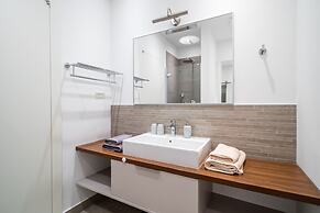 Acadia Beach Villas & Apartments, Slatine