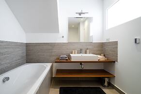 Acadia Beach Villas & Apartments, Slatine