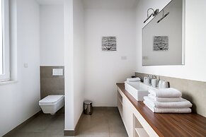 Acadia Beach Villas & Apartments, Slatine