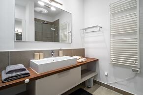 Acadia Beach Villas & Apartments, Slatine