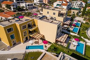 Acadia Beach Villas & Apartments, Slatine