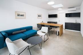 Acadia Beach Villas & Apartments, Slatine