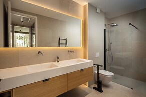 Acadia Beach Villas & Apartments, Slatine