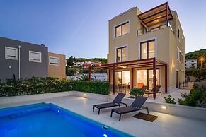 Acadia Beach Villas & Apartments, Slatine