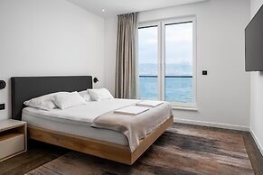 Acadia Beach Villas & Apartments, Slatine