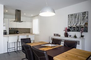 Acadia Beach Villas & Apartments, Slatine