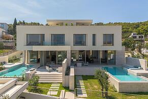 Acadia Beach Villas & Apartments, Slatine