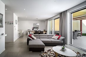 Acadia Beach Villas & Apartments, Slatine