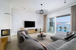 Acadia Beach Villas & Apartments, Slatine