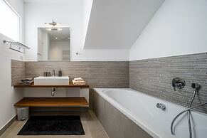 Acadia Beach Villas & Apartments, Slatine