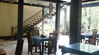 Birds Paradise Hotel