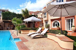 Oasis Pool House by GHH