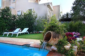 Oasis Pool House by GHH